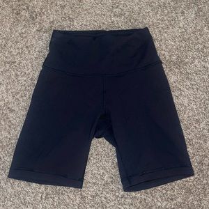 Lululemon Wunder Train contour fit high rise short 8”